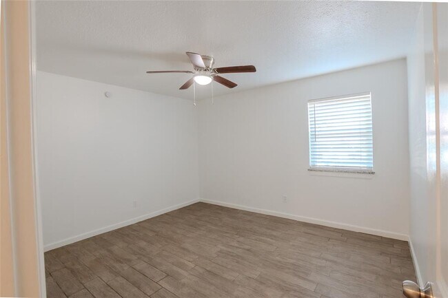 Building Photo - 6038 Northwest Expy