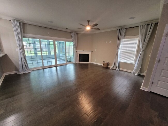 Building Photo - Beautiful 4 Bedroom, 2.5 Bath Home