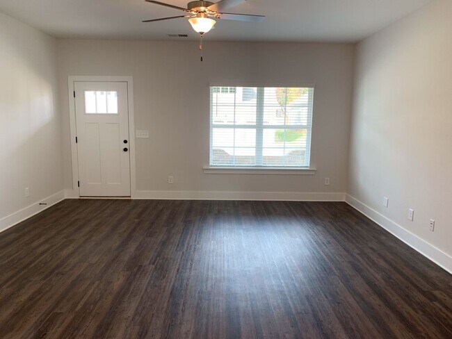 Building Photo - One level home with fenced backyard.
