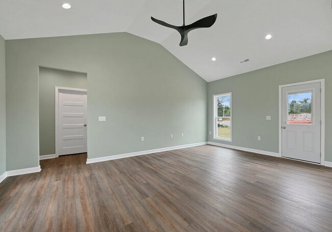 Building Photo - 2583 Cedrus Ave