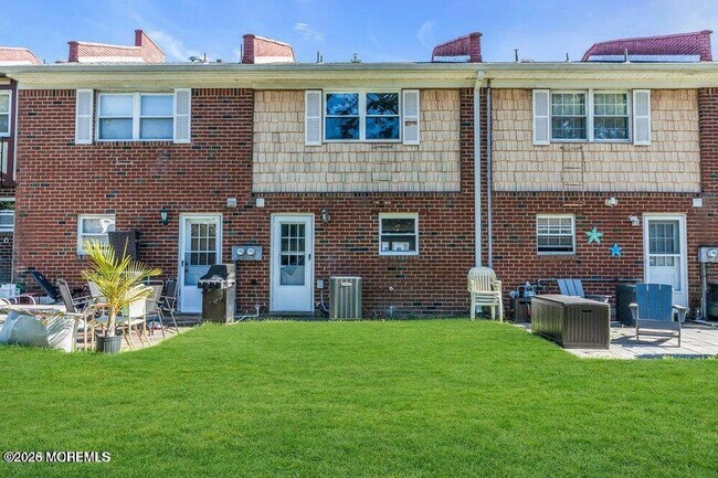 Building Photo - 131 Briar Mills Dr