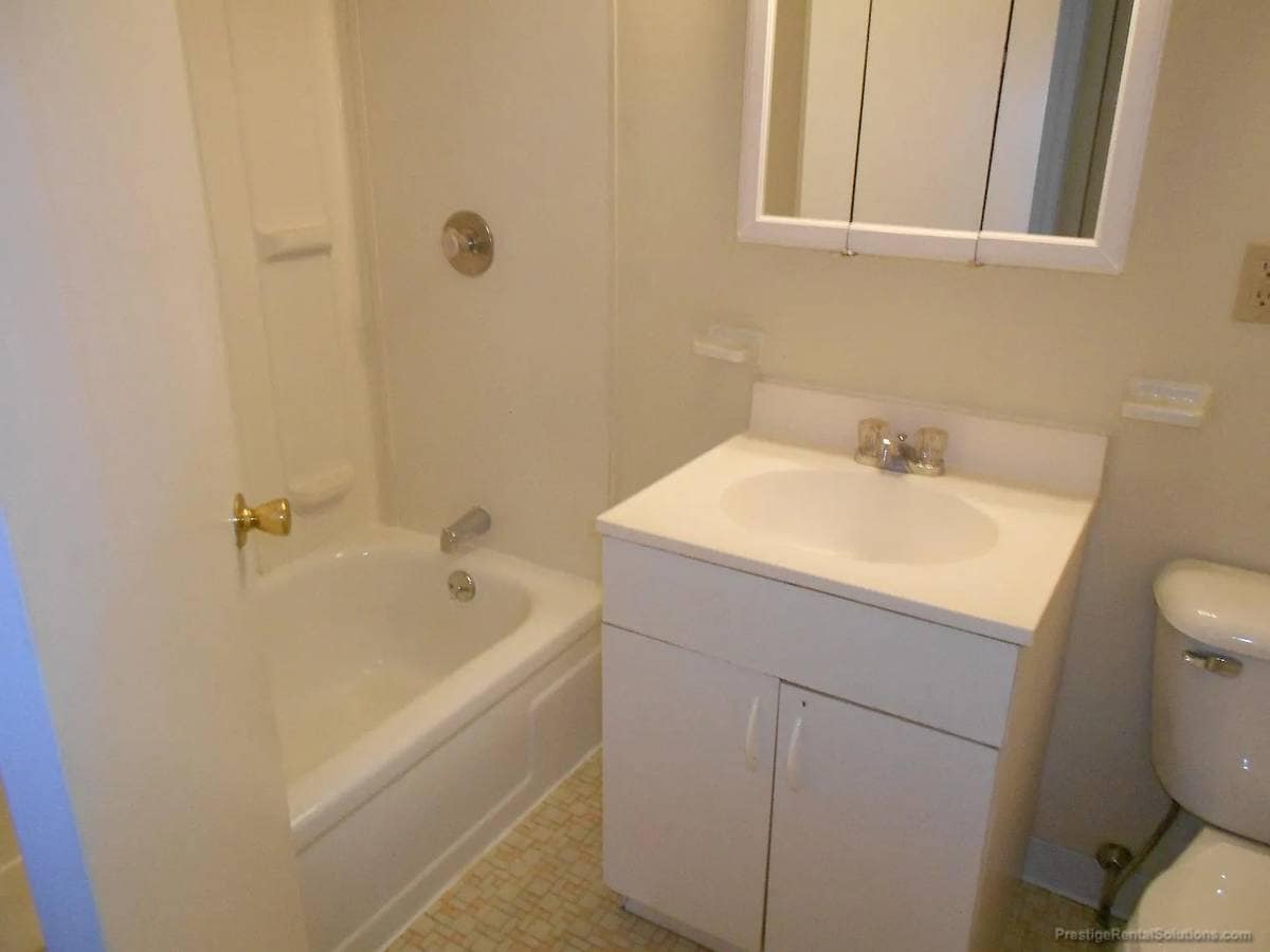 Building Photo - 740 Central St