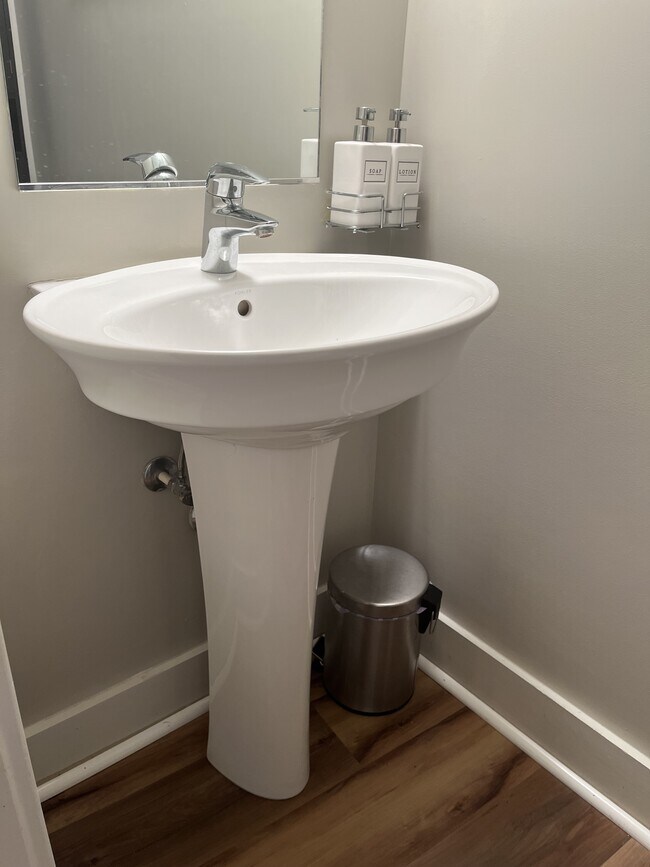 Building Photo - 1209 13th St NW