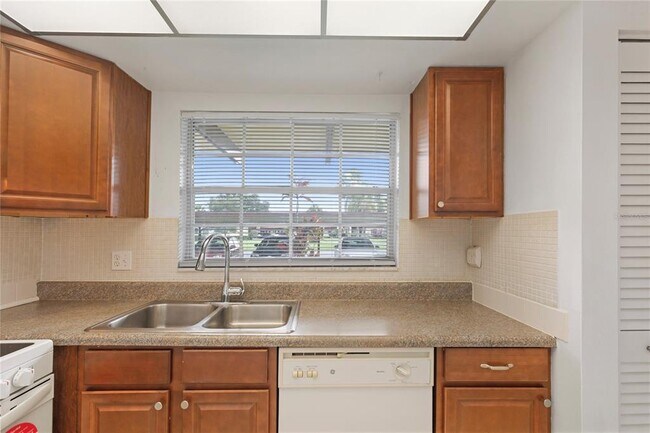 Building Photo - 1701 Pinehurst Rd