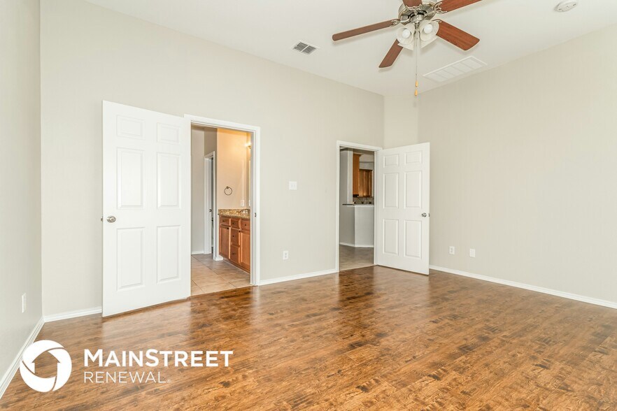 Building Photo - 15641 Landing Creek Ln
