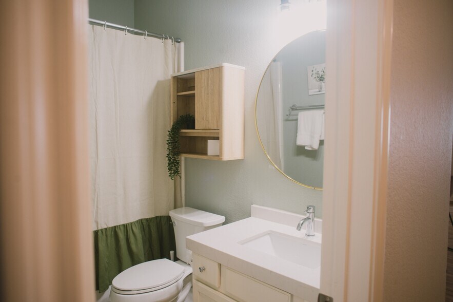 Building Photo - 9908 Half Moon Dr
