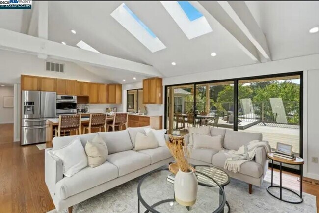 Building Photo - 131 Clover Hill Ct