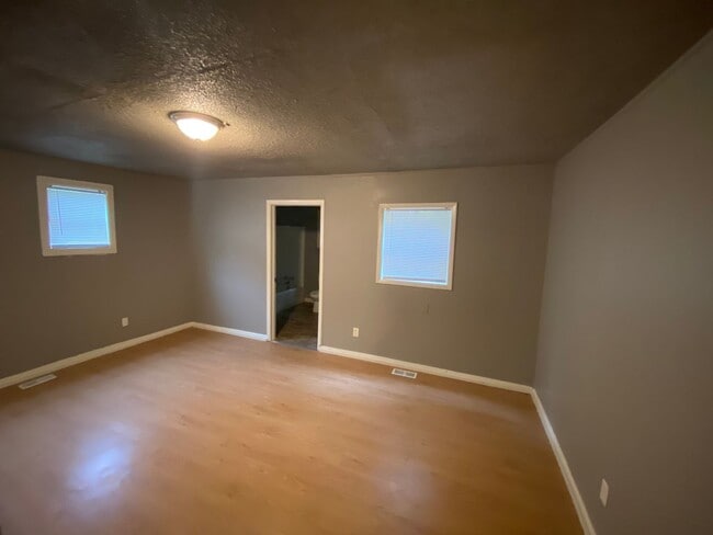 Building Photo - JANUARY MOVE IN SPECIAL!! FIRST MONTH FREE!
