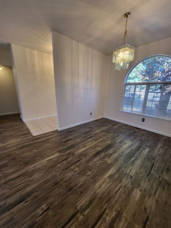 Building Photo - 2121 Courtside Dr- Spacious House now available in the Silver Oak Community!