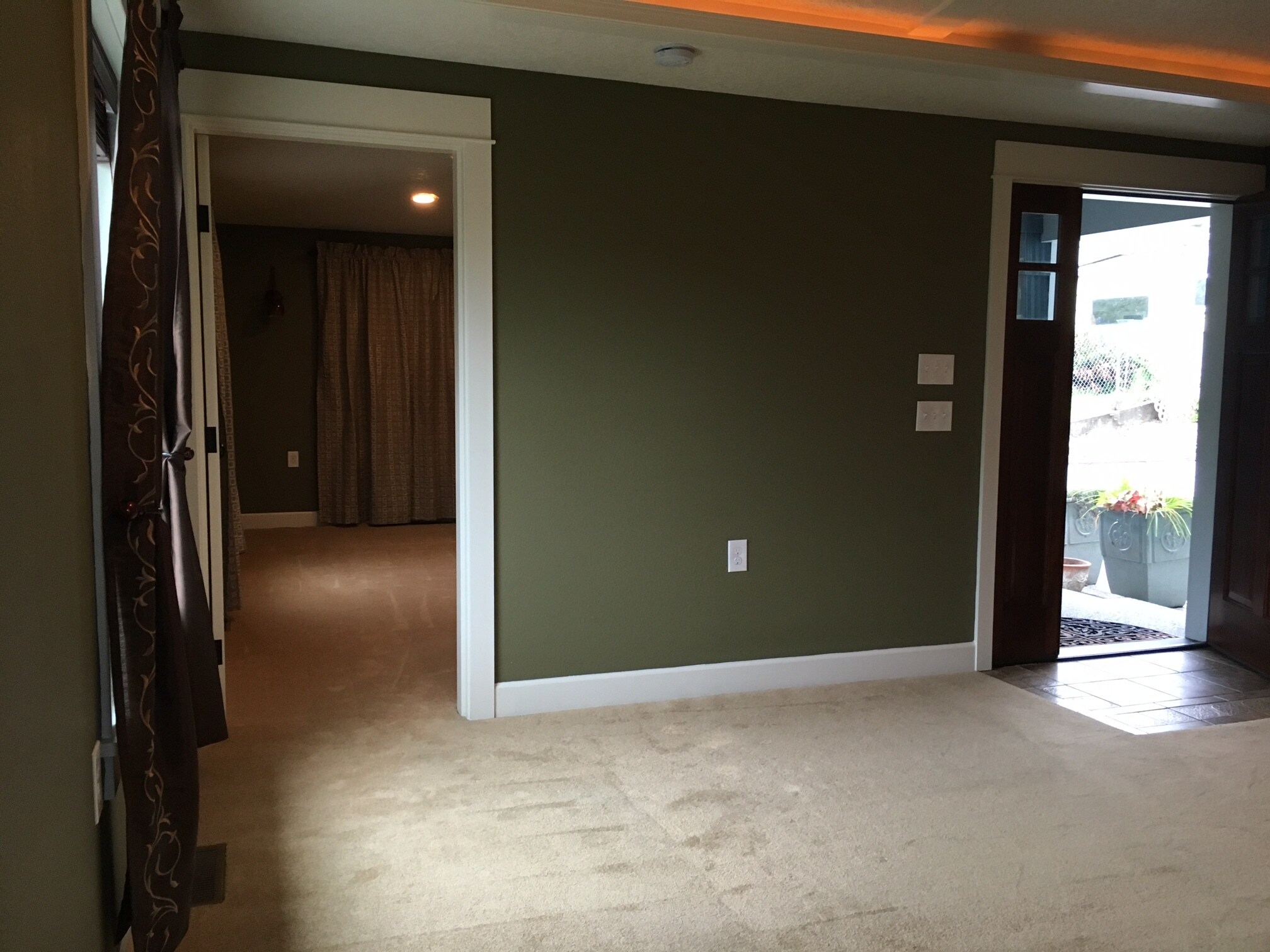 MBR and Main Entry - 4940 Cedar St