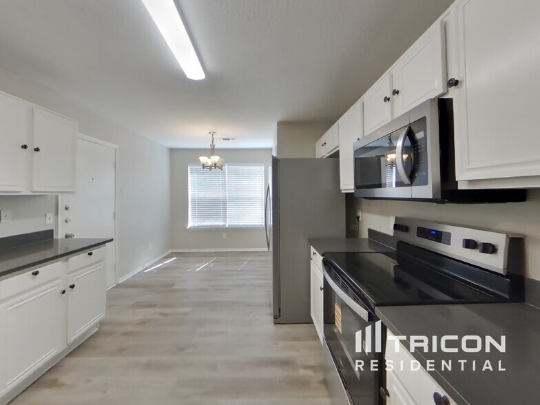 Building Photo - 1106 Castleman Dr