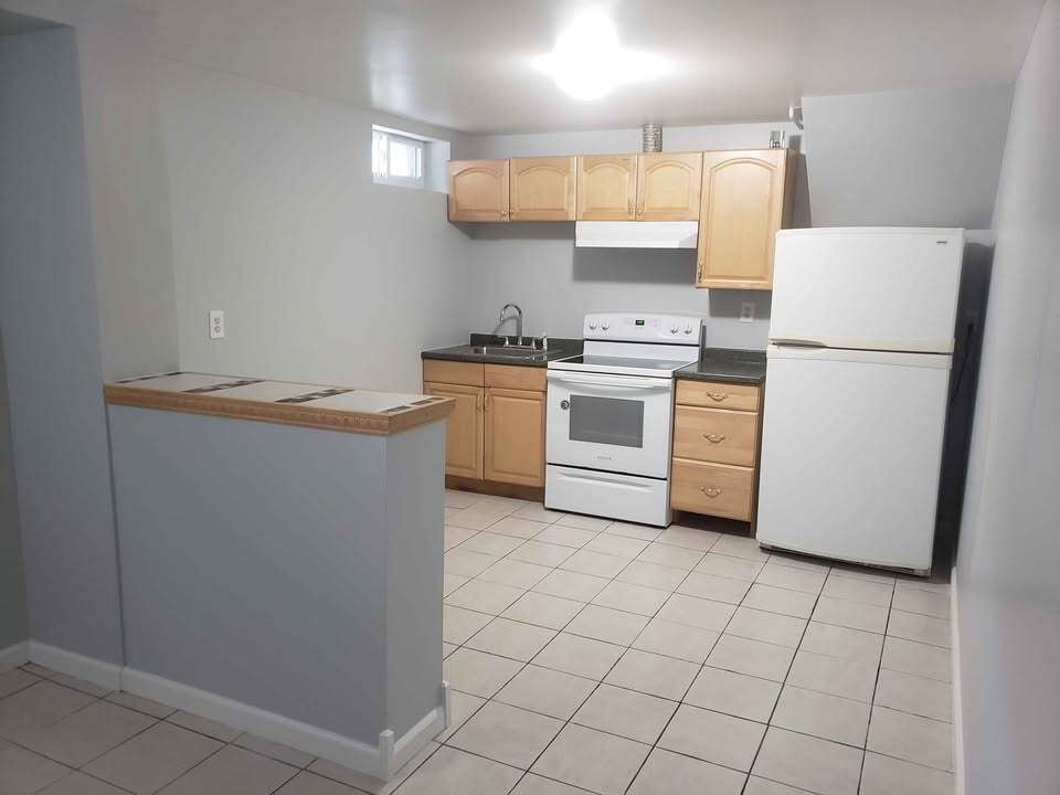 Building Photo - 274 Robin St