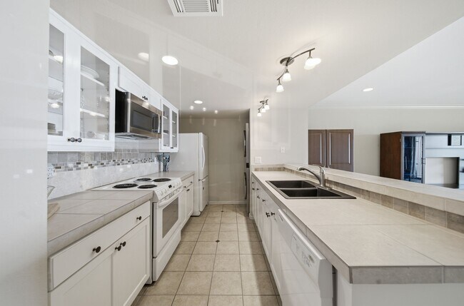 Building Photo - 15575 Marina Dr