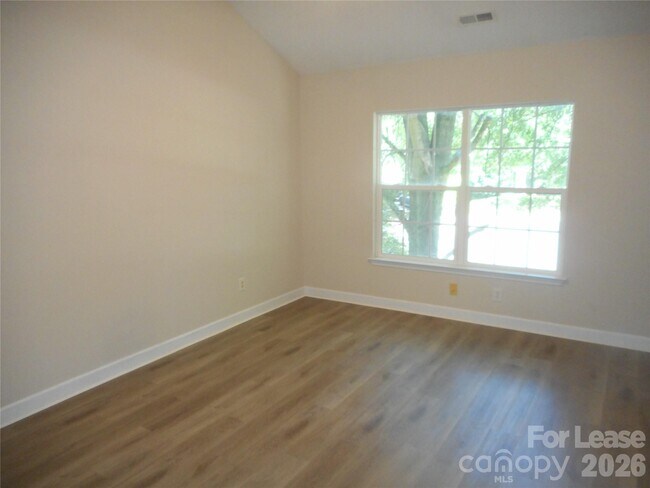 Building Photo - 8037 Shiny Meadow Ln
