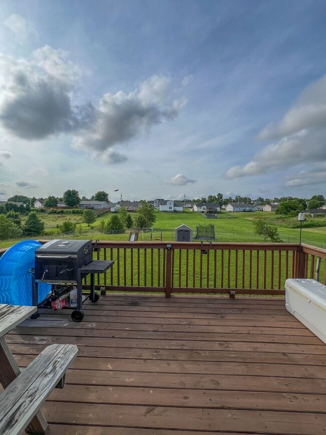 Building Photo - Single-Family Home in Oak Grove, KY--Large...