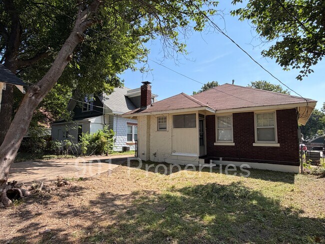 Building Photo - 1055 S Cox St