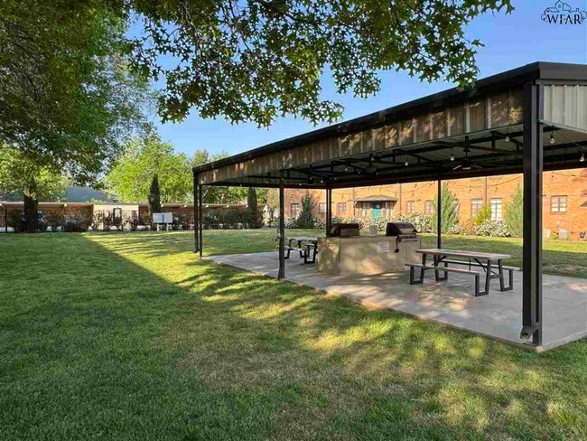 Building Photo - 3701 Southmoor Ln