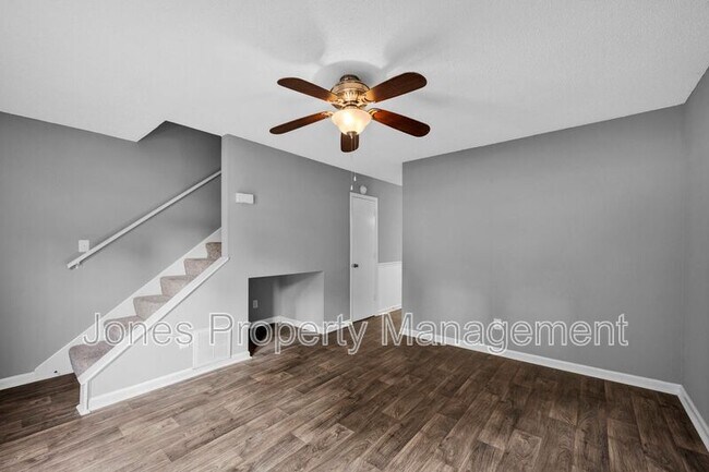 Building Photo - 2620 White Oak Ln