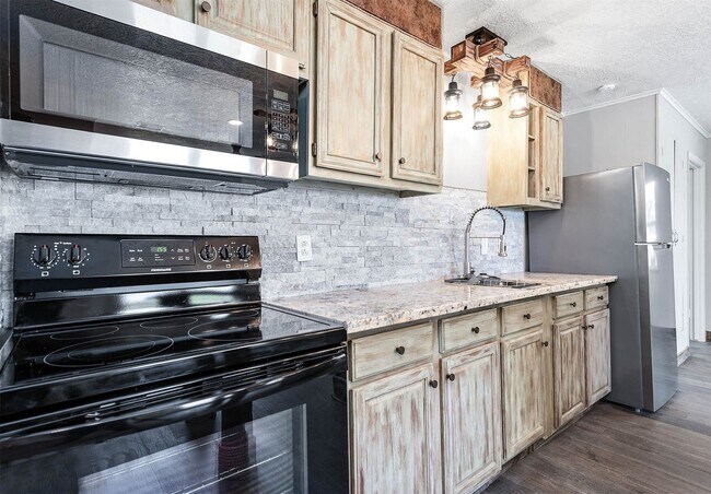 Building Photo - 319 Palm Dr