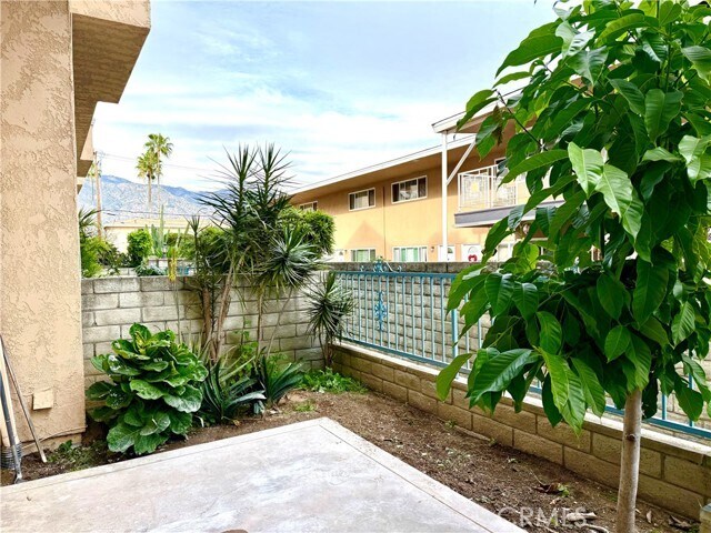 Building Photo - 841 Fairview Ave