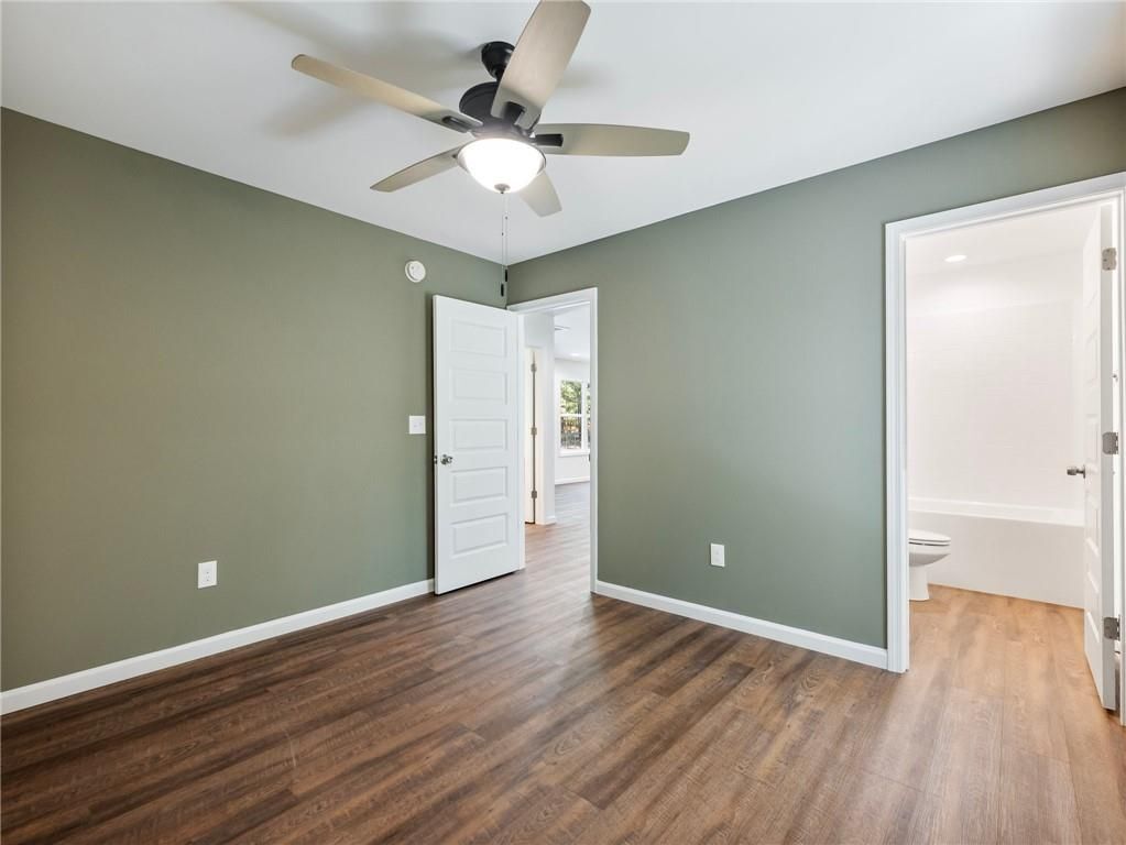 Building Photo - 8079 Beachwood Dr