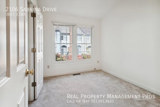 Building Photo - 2106 Sabrina Dr