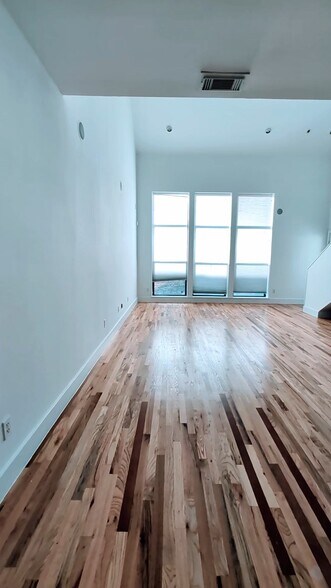 Building Photo - 4421 Eigel St
