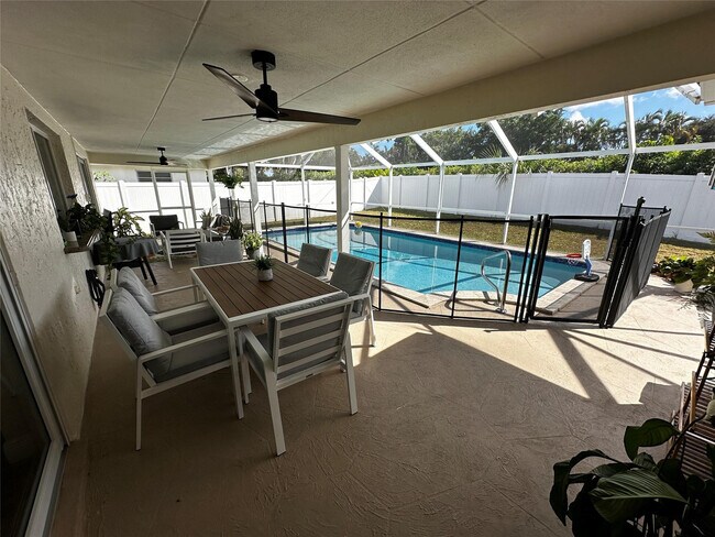 Building Photo - 6860 Calle Del Paz S