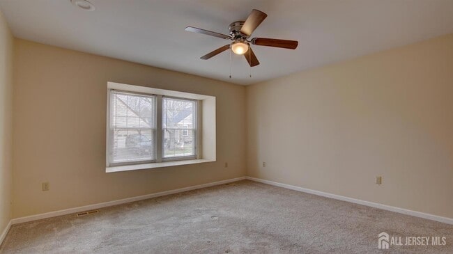 Building Photo - 18B Thomas Paine Dr