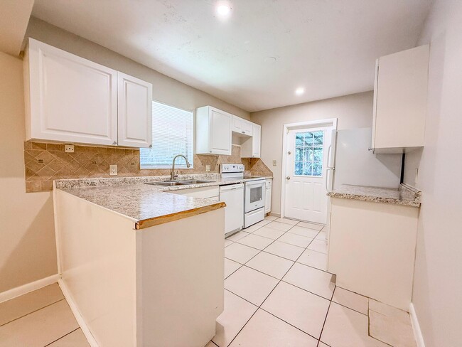 Building Photo - 7458 E Plumosa Ln