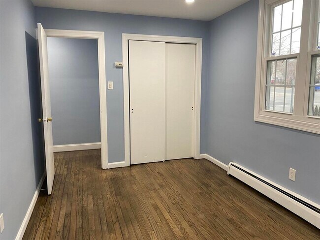 Building Photo - 442 New York Ave