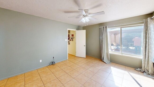 Building Photo - Gardeners dream