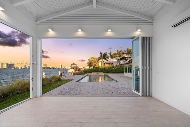 Building Photo - 205 N Hibiscus Dr