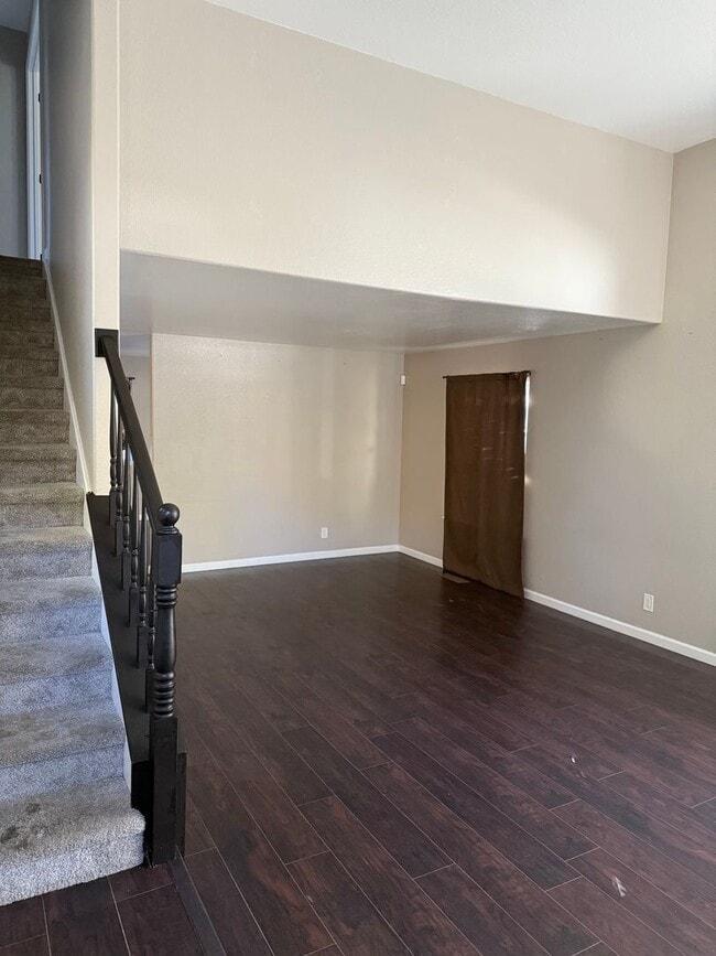 Building Photo - 3 bedroom 2.5 bathroom house in the heart ...