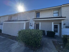 Building Photo - Townhouse for Rent