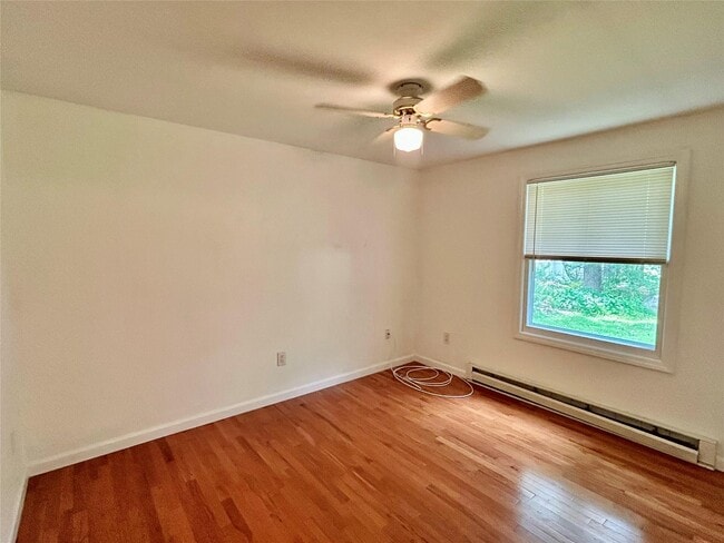 Building Photo - 15 Quogue Rd