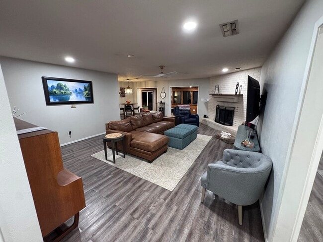 Building Photo - 249 Wedgewood Ln