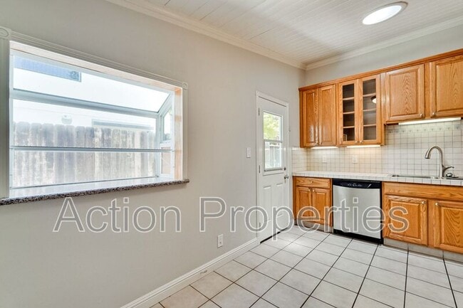 Building Photo - 1125 Burgoyne St
