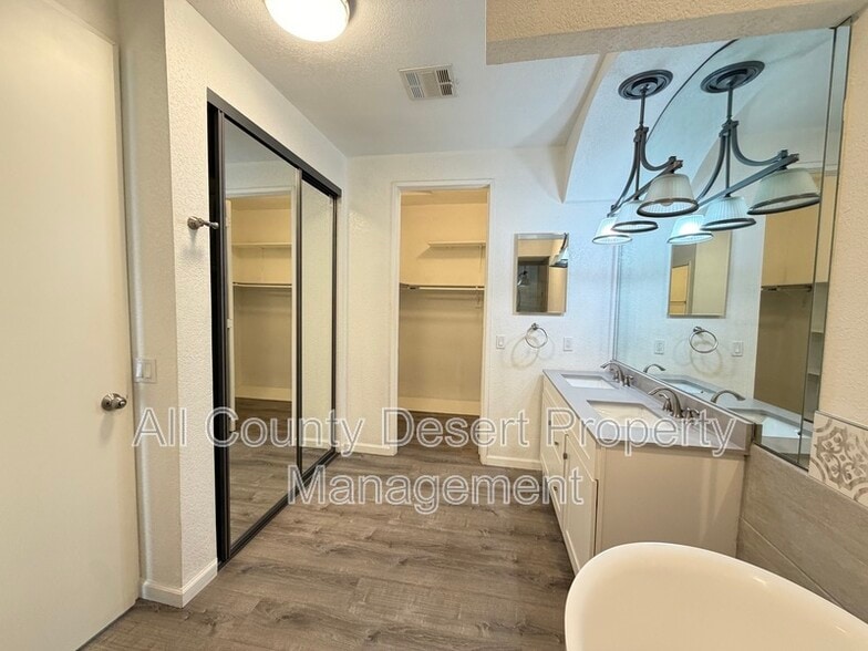 Building Photo - 9591 Capiland Rd