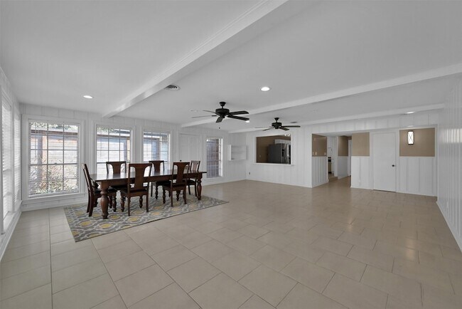 Building Photo - 416 Milwaukee St