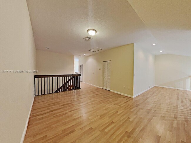 Building Photo - 8101 Madison Lakes Cir S