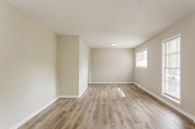 Building Photo - 2165 Circle Dr