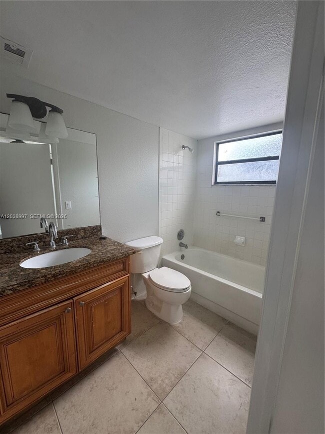 Building Photo - 1465 Lake Crystal Dr