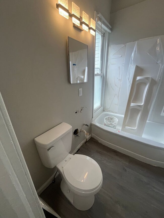 Building Photo - Gorgeous Updated 5 Bedroom/2.5 Bath House!