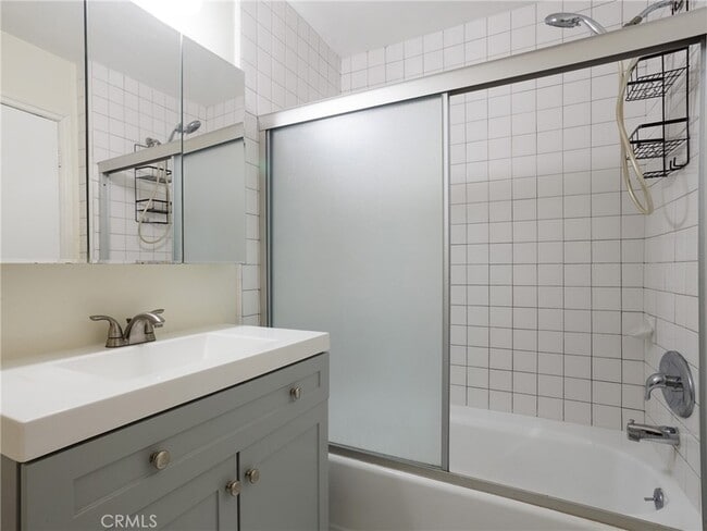 Building Photo - 11115 Slater Ave