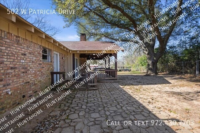 Building Photo - 502 W Patricia Dr