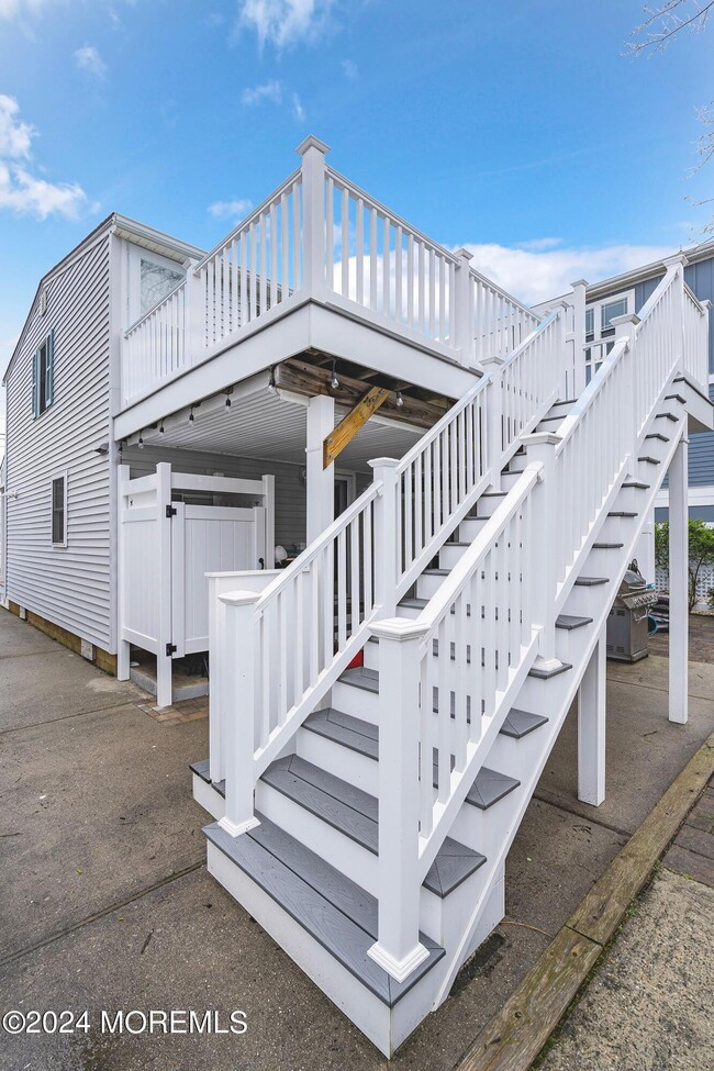 Building Photo - 105 Coolidge Ave