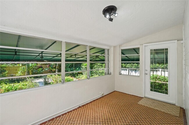 Building Photo - 2460 SW 24th St