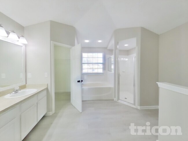 Building Photo - 11507 Otters Den Ct E