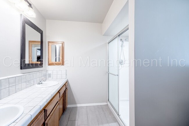 Building Photo - North Meadows - 3 Bedroom, 2 Bath Home wit...